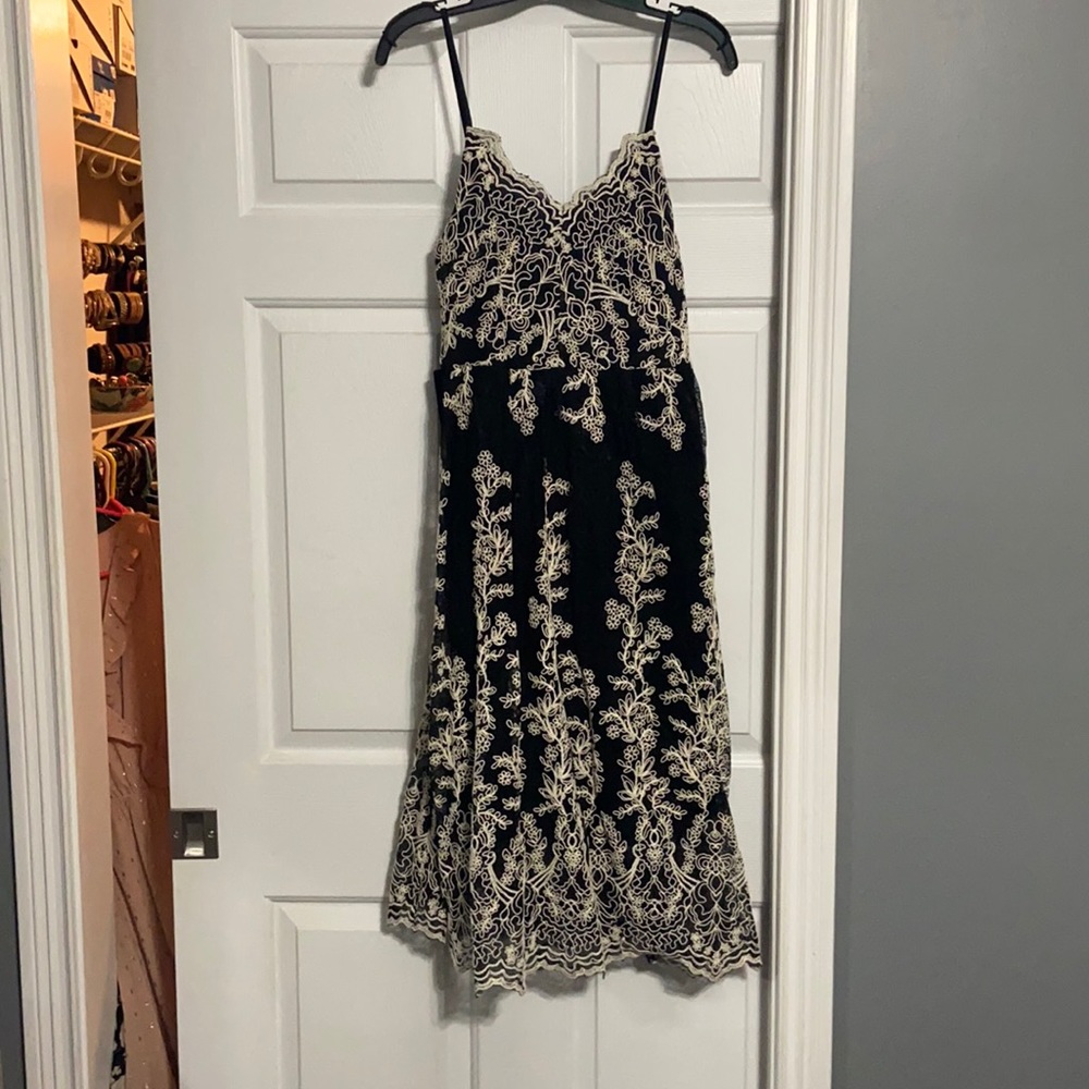 Express midi black net/cream floral embroidery